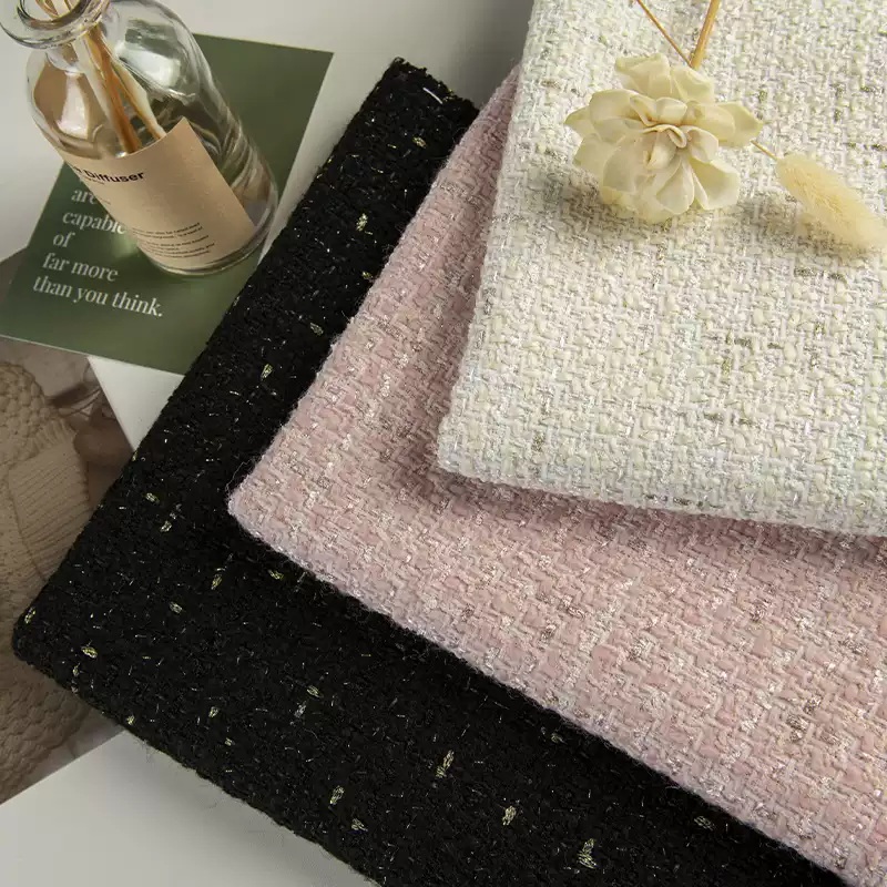 Beige Color and Gold Wire Yarn - Sewing Tweed recension och pris